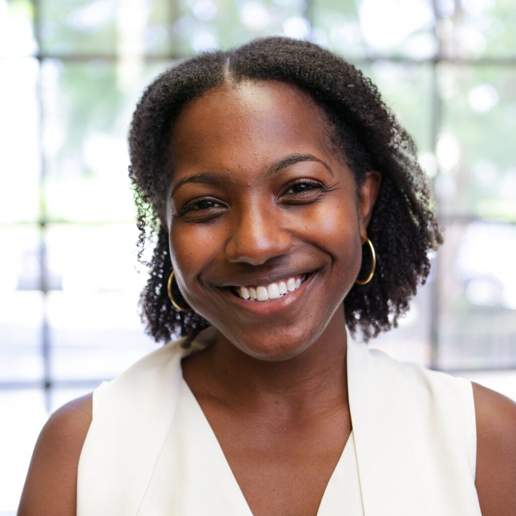 Headshot of Larissa Santana